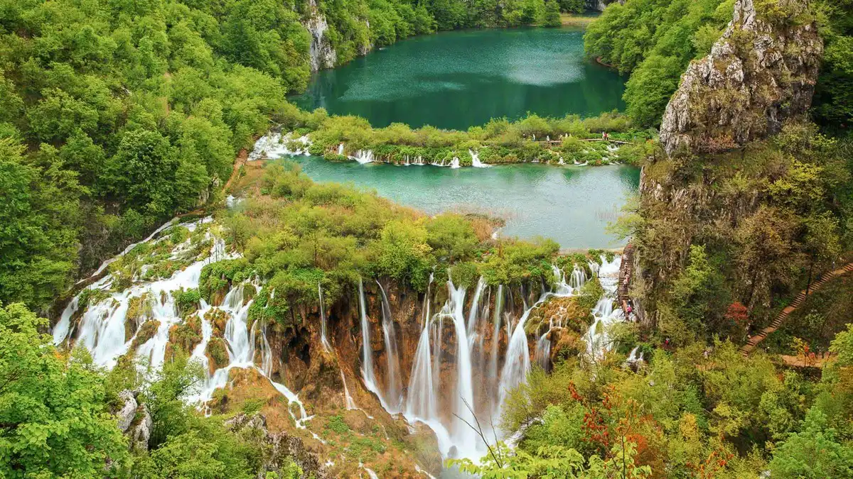 Guided Plitvice Lakes day trip group on the upper-lakes boardwalks